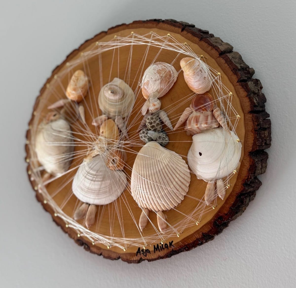 Handmade Seashell String Art on Live-Edge Wood – Coastal Wall Art, Beach House & Nursery Decor, detail view 4 — handmade string art by Asja